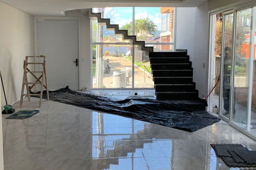 Interior de uma casa em construção